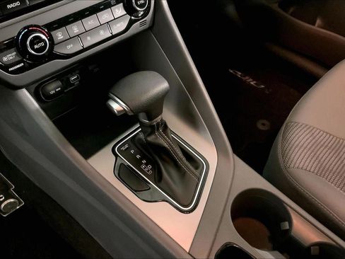 Used 2020 Kia Niro LX image 17