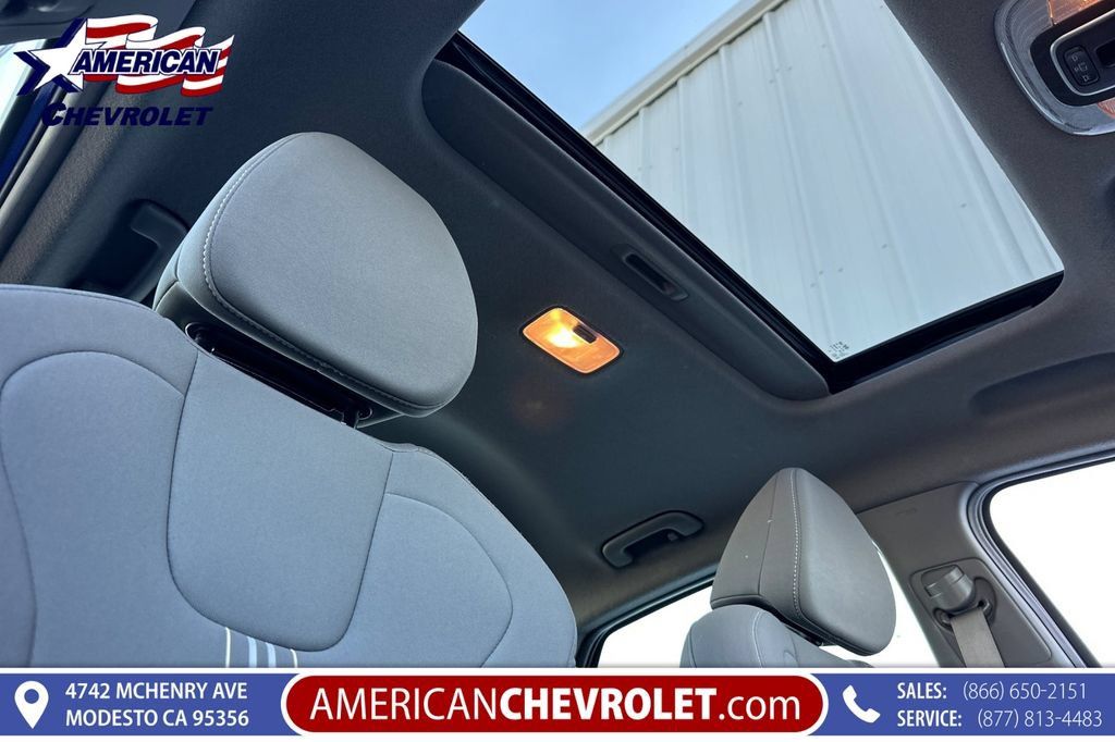 Used 2025 Hyundai Elantra SEL FWD image 21