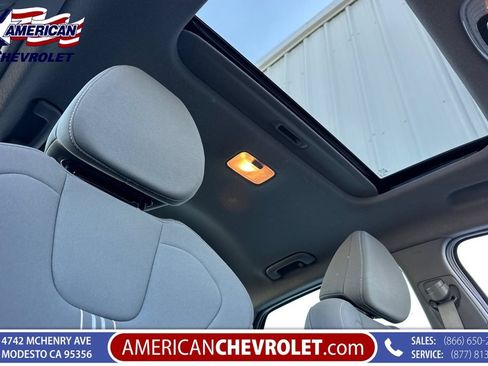Used 2025 Hyundai Elantra SEL FWD image 21
