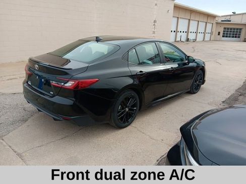 Used 2025 Toyota Camry SE image 4