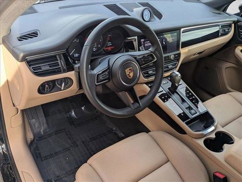 Used 2025 Porsche Macan image 10