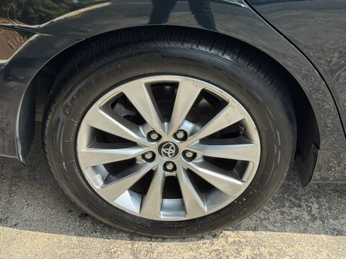 Used 2016 Toyota Camry XLE w/ Moonroof Package FWD image 32