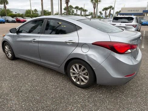Used 2015 Hyundai Elantra SE w/ Option Group 03 FWD image 6
