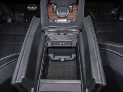 New 2026 Mercedes-Benz GLS 450 4MATIC image 24