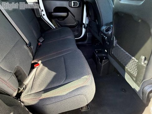 Used 2024 Jeep Wrangler Rubicon image 14