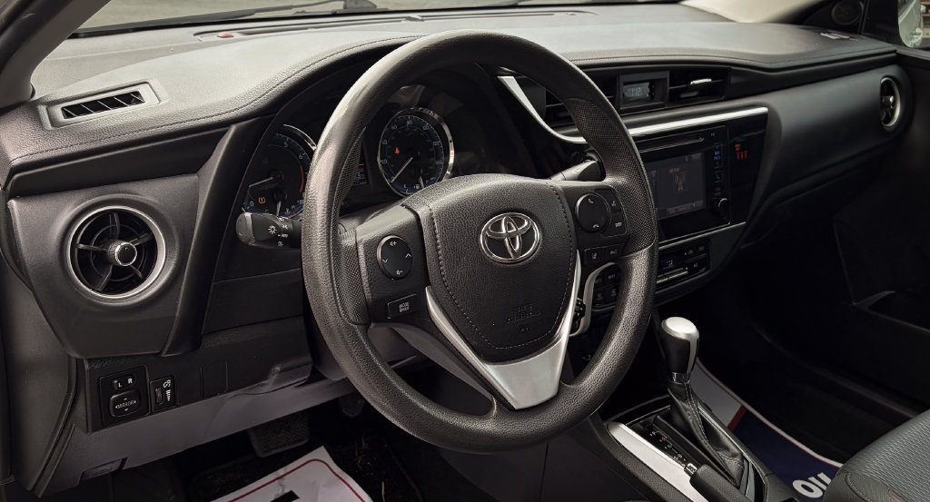 Used 2019 Toyota Corolla LE FWD image 2