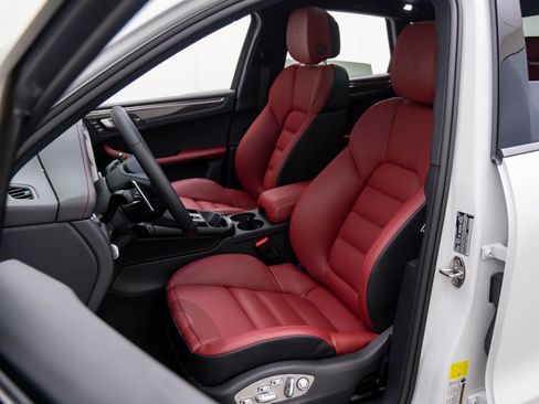 New 2026 Porsche Macan Turbo image 5