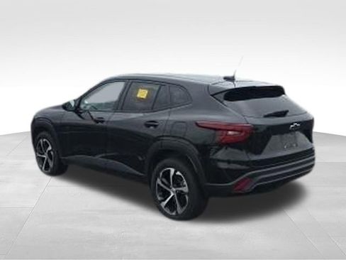 Used 2024 Chevrolet Trax RS w/ Driver Confidence Package FWD image 3