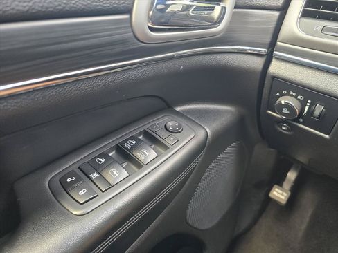 Used 2020 Jeep Grand Cherokee Limited AWD/4WD image 22