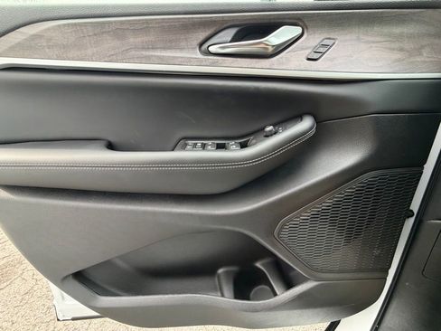 New 2025 Jeep Grand Cherokee Limited image 24