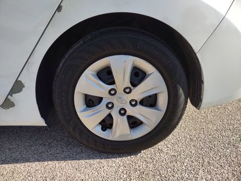 Used 2016 Hyundai Elantra SE FWD image 22