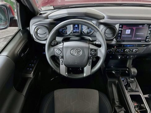 Certified 2021 Toyota Tacoma TRD Off-Road AWD/4WD image 19