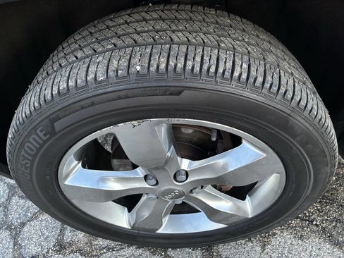 Used 2013 Jeep Grand Cherokee Overland image 38