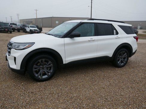 New 2026 Ford Explorer Active w/ Active Comfort Package AWD/4WD image 8