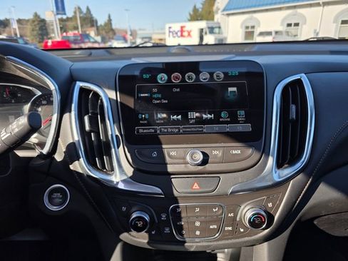 Used 2018 Chevrolet Equinox Premier image 24