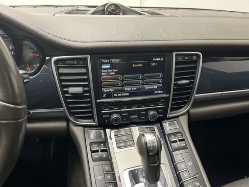 Used 2016 Porsche Panamera 4 Edition image 18