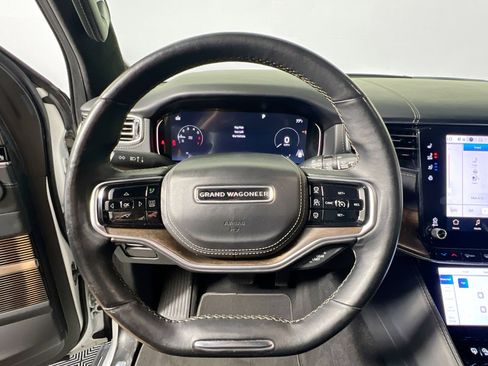 Used 2023 Jeep Grand Wagoneer L Series II AWD/4WD image 17