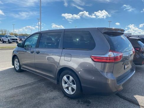 Used 2018 Toyota Sienna L w/ Protection Package image 6