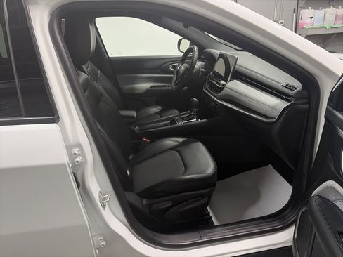 Used 2024 Jeep Compass Latitude image 29