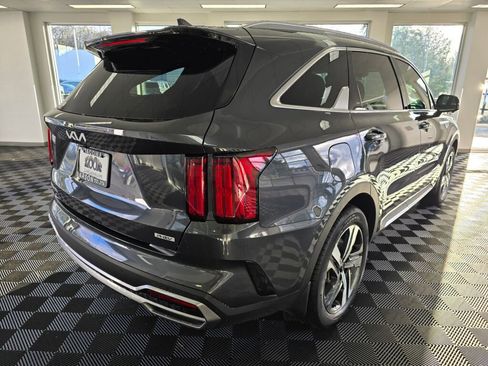 Used 2023 Kia Sorento SX Prestige image 3