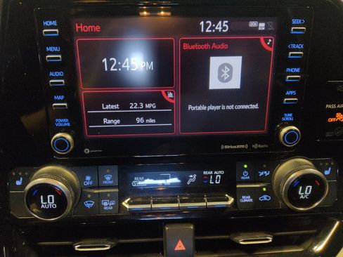 Used 2022 Toyota Highlander XLE FWD image 25