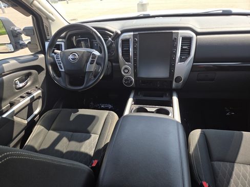 Used 2017 Nissan Titan SV AWD/4WD image 22