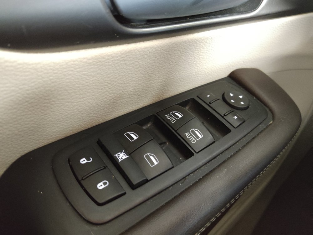 Used 2017 Chrysler Pacifica Touring-L FWD image 27