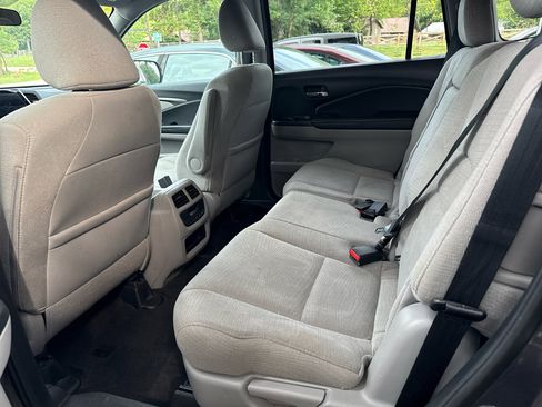 Used 2018 Honda Pilot EX image 8