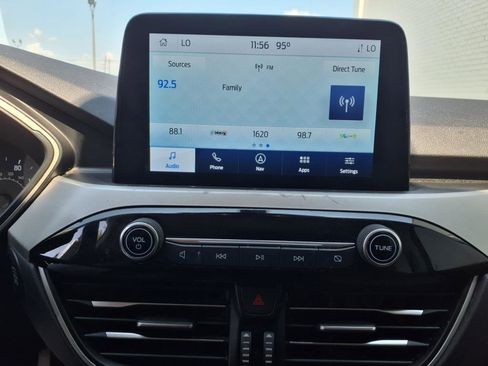 Used 2022 Ford Escape SE w/ SE Sport Appearance Package image 10