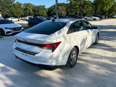 Used 2021 Hyundai Elantra SE FWD image 4