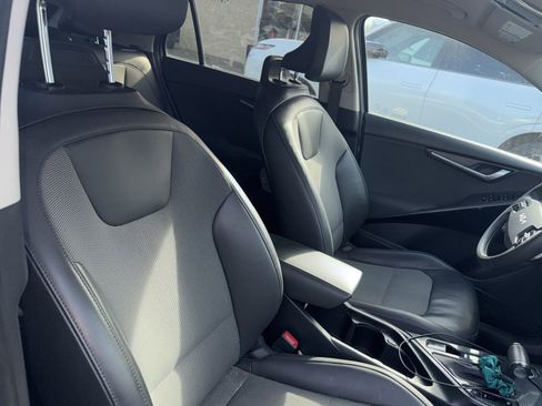 Used 2023 Kia Niro EX FWD image 5