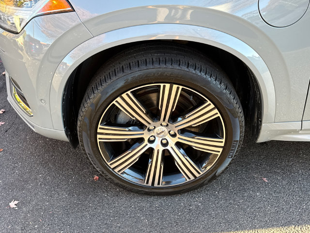 Certified 2025 Volvo XC90 T8 Plus AWD/4WD image 7