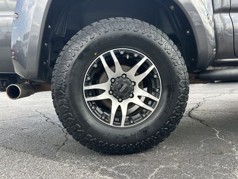Used 2014 Toyota Tacoma 4x4 Double Cab w/ SR5 Package image 17