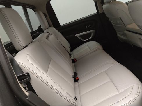 Used 2019 Nissan Titan SV RWD image 19