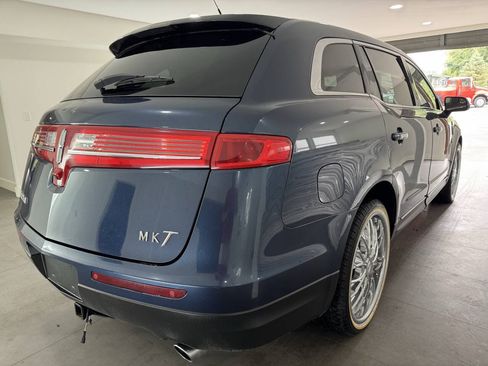 Used 2017 Lincoln MKT FWD image 6