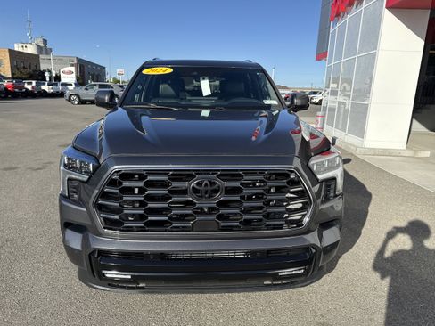 Used 2024 Toyota Sequoia Platinum AWD/4WD image 5