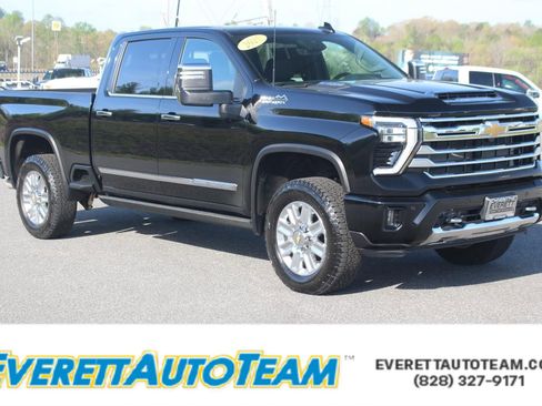 Used 2025 Chevrolet Silverado 2500 High Country w/ Technology Package AWD/4WD image 1