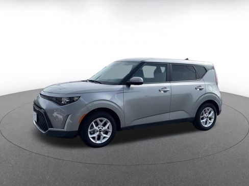 Used 2025 Kia Soul LX w/ LX Technology Package image 8