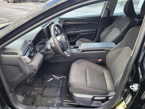 Used 2025 Toyota Camry LE image 11