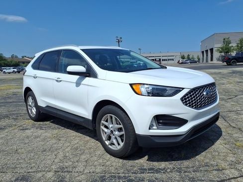 Used 2024 Ford Edge SEL w/ Convenience Package AWD/4WD image 3