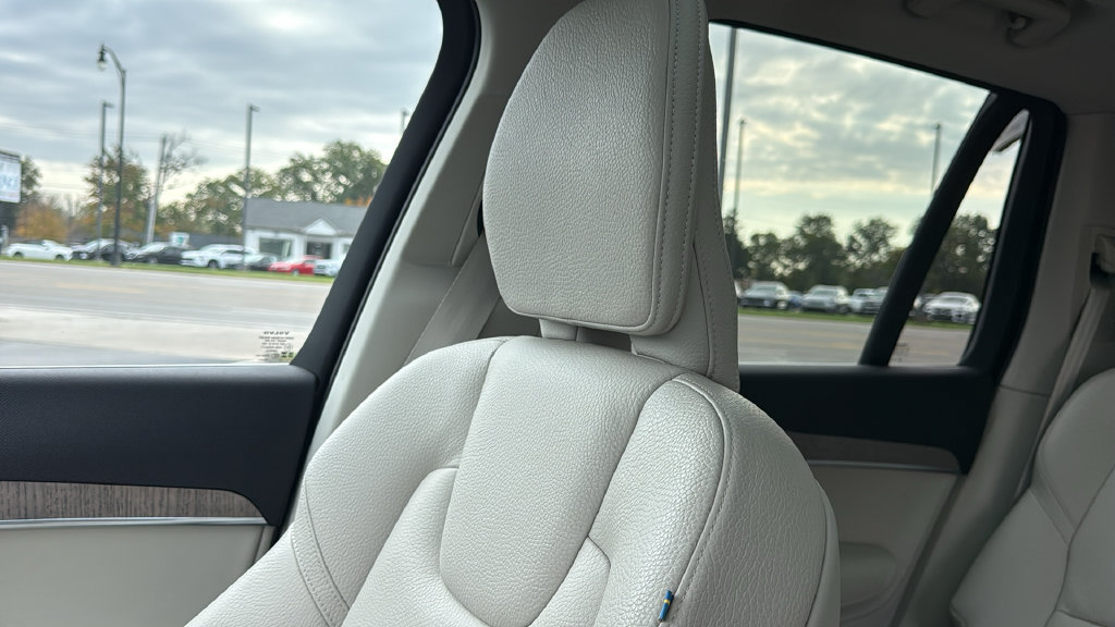 Certified 2024 Volvo XC90 T8 Plus AWD/4WD image 21