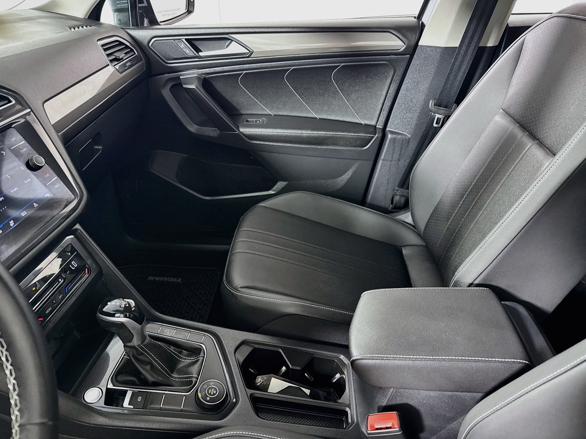 Used 2023 Volkswagen Tiguan SE w/ Panoramic Sunroof Package AWD/4WD image 25