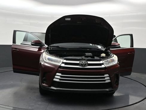 Used 2019 Toyota Highlander LE FWD image 37