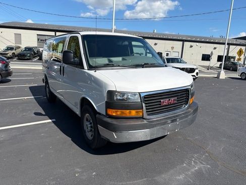 Used 2018 GMC Savana 2500 w/ Driver Convenience Package RWD image 3