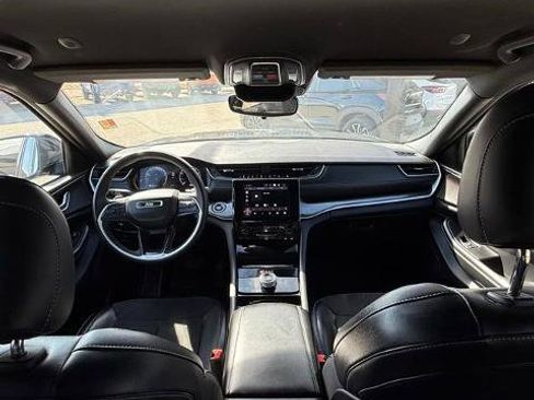 Used 2023 Jeep Grand Cherokee Altitude image 8