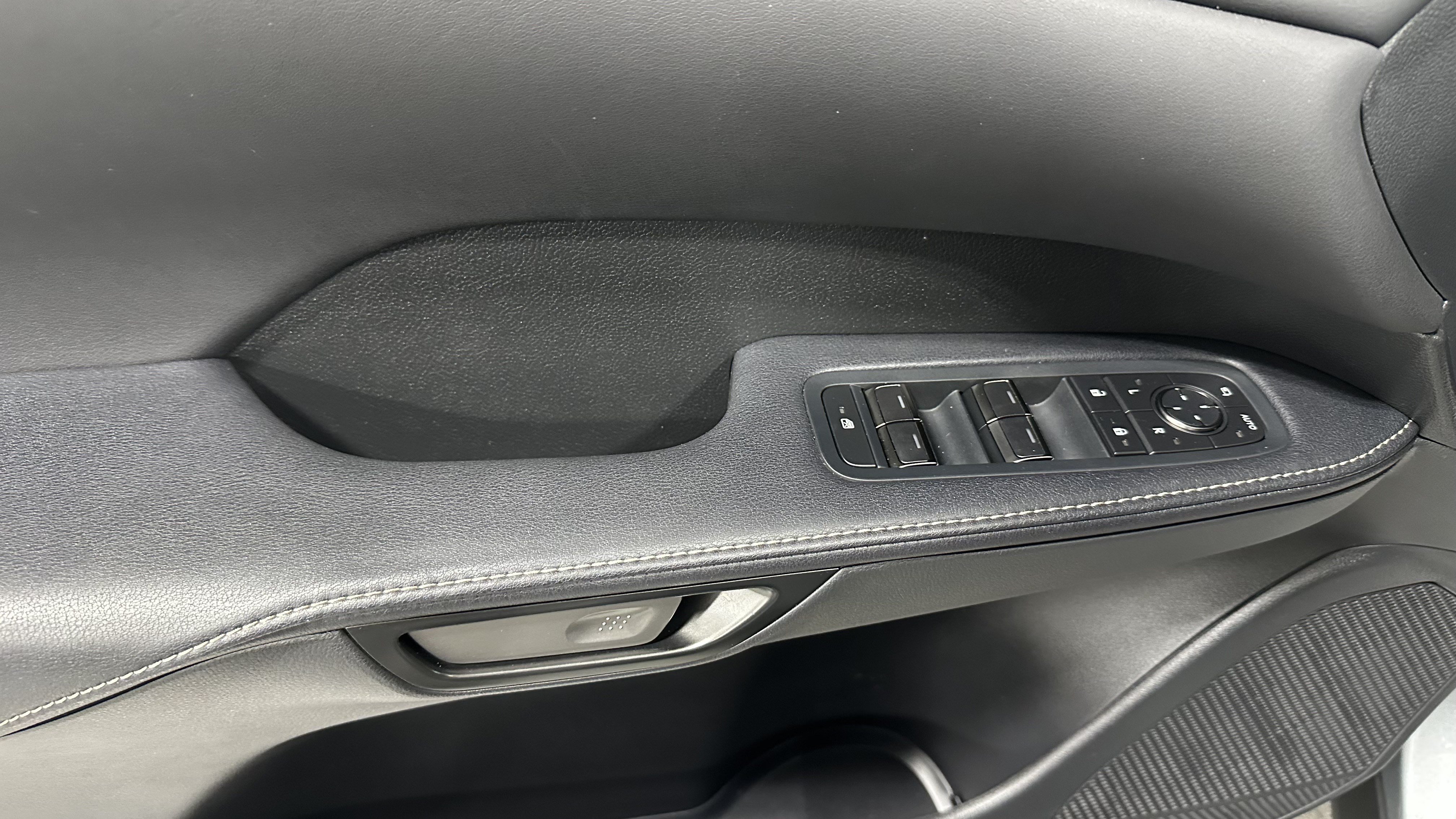 Used 2023 Lexus RX 350 Premium w/ Accessory Package AWD/4WD image 17