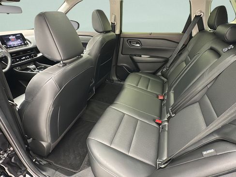 Used 2023 Nissan Rogue SV w/ SV Premium B Package AWD/4WD image 9