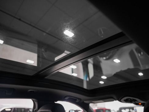 Used 2020 Porsche Macan AWD/4WD image 26
