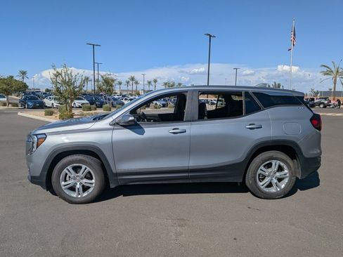 Used 2024 GMC Terrain SLE FWD image 8