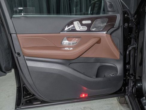 New 2026 Mercedes-Benz GLS 450 4MATIC image 9